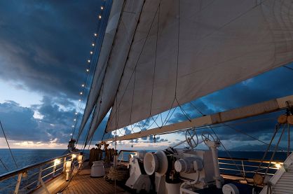 Oświetlenie łodzi - przepisy, bezpieczeństwo i komfort